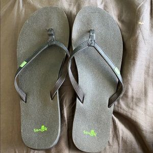 Sanuk Flip Flop- Lightly worn